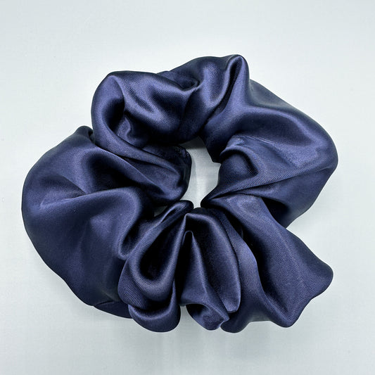 Satiini scrunchie, tummansininen