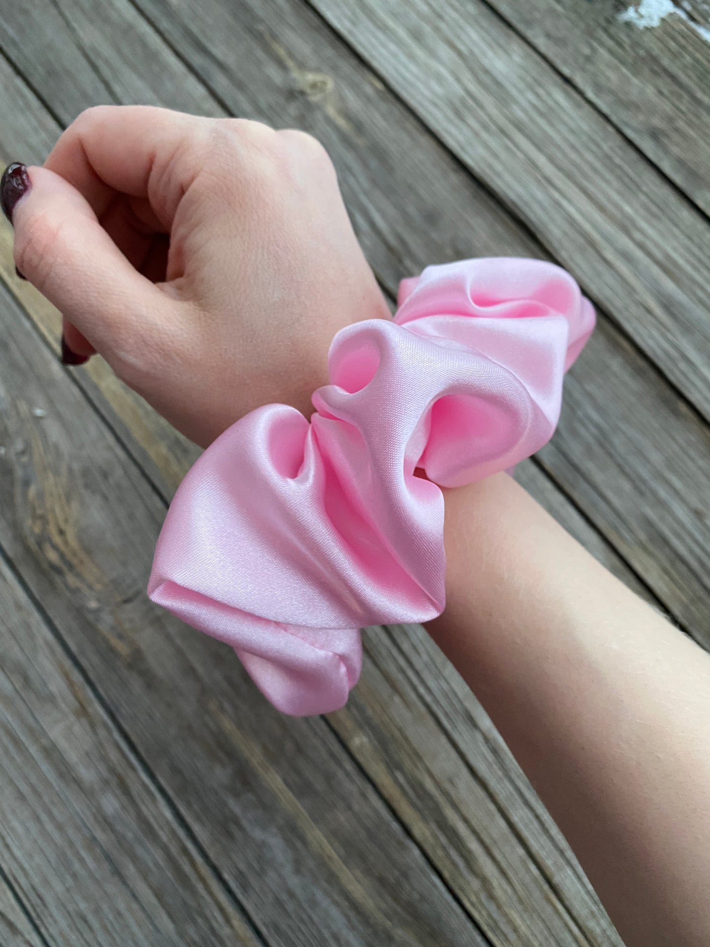 Satiini scrunchie, vaaleanpunainen