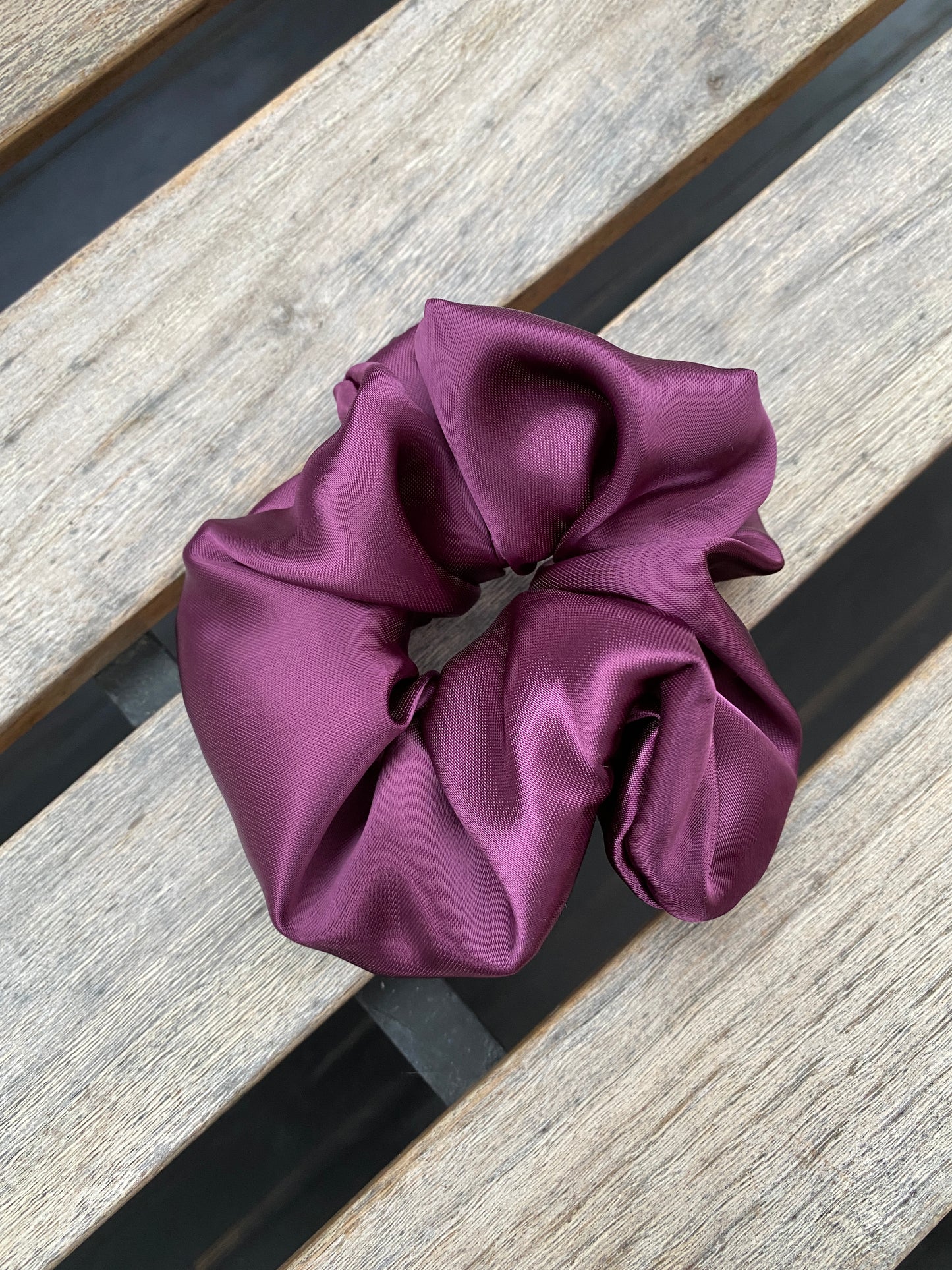 Satiini scrunchie, luumu