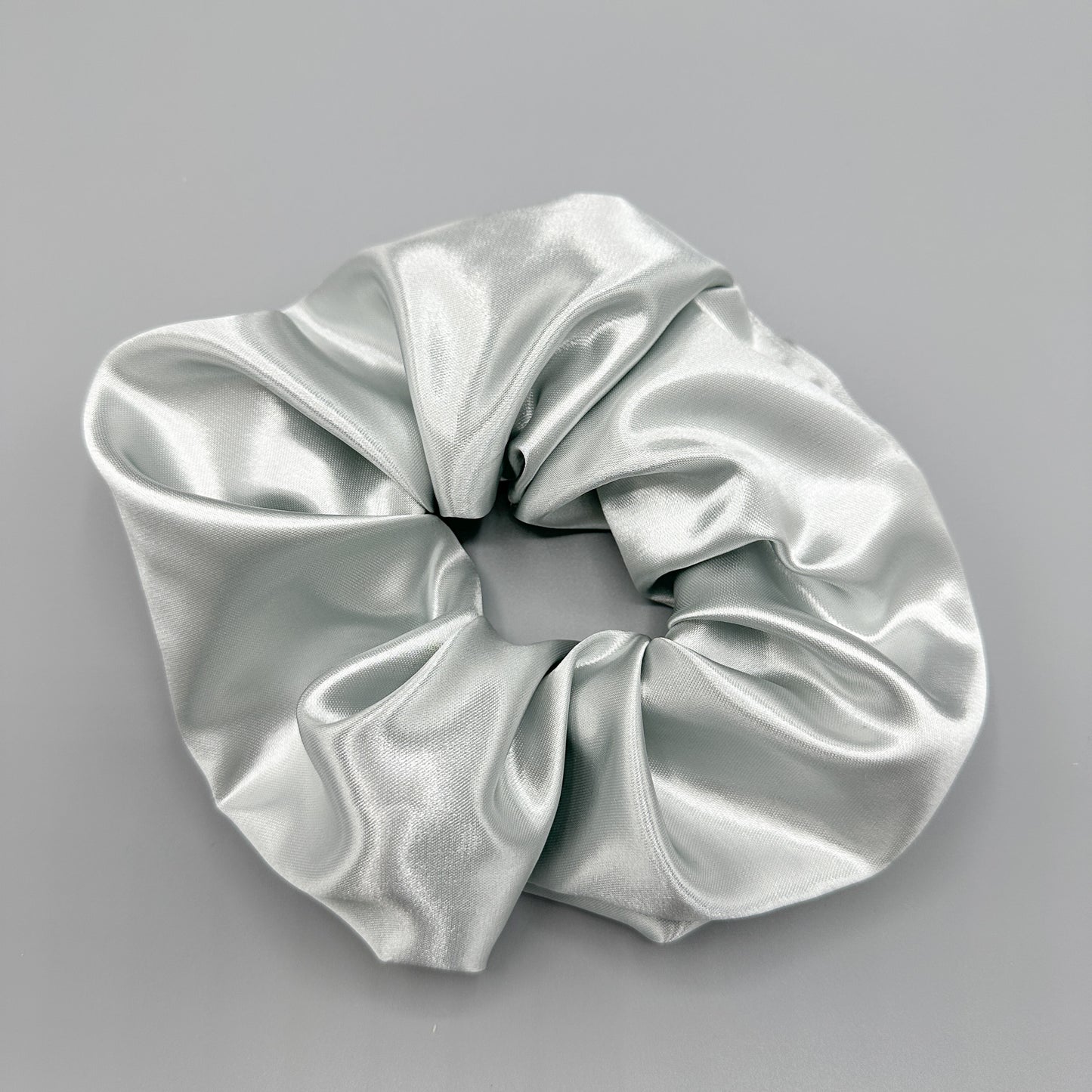 Iso satiini scrunchie, hopea